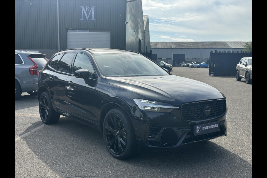 Volvo XC60 2.0 T6 Plug-in hybrid AWD Plus Black Edition SHOWROOM PRIJS VAN €51.900,- NU VOOR SLECHTS €49.877,- | LUCHTVERING | ELEK. TREKHAAK | STOEL + STOELVERWARMING | ACHTERBANK VERWAMRD | HARMAN KARDON | RIJKLAAR | FABRIEKS GARANTIE T/M 7-2027 | PANO |