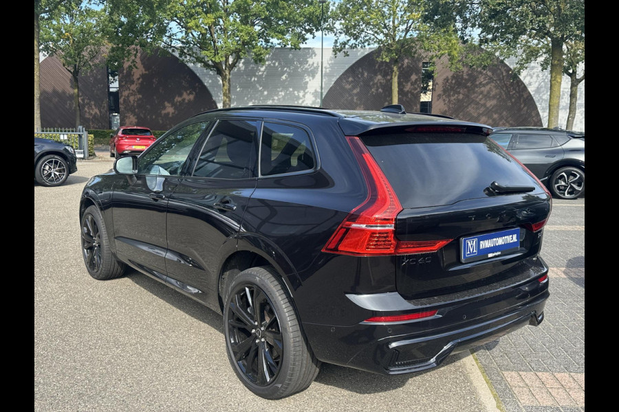 Volvo XC60 2.0 T6 Plug-in hybrid AWD Plus Black Edition SHOWROOM PRIJS VAN €51.900,- NU VOOR SLECHTS €49.877,- | LUCHTVERING | ELEK. TREKHAAK | STOEL + STOELVERWARMING | ACHTERBANK VERWAMRD | HARMAN KARDON | RIJKLAAR | FABRIEKS GARANTIE T/M 7-2027 | PANO |