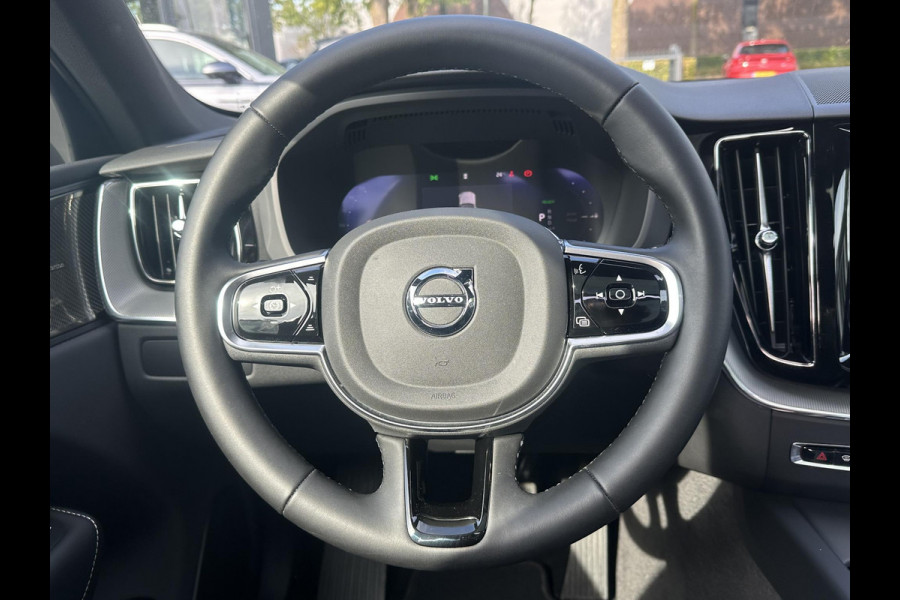 Volvo XC60 2.0 T6 Plug-in hybrid AWD Plus Black Edition SHOWROOM PRIJS VAN €51.900,- NU VOOR SLECHTS €49.877,- | LUCHTVERING | ELEK. TREKHAAK | STOEL + STOELVERWARMING | ACHTERBANK VERWAMRD | HARMAN KARDON | RIJKLAAR | FABRIEKS GARANTIE T/M 7-2027 | PANO |