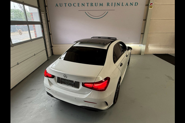 Mercedes-Benz A-Klasse 180 AMG Black Line, Automaat, Panoramadak, Navi, Camera