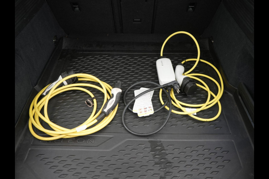 Volkswagen Arteon 1.4 TSI eHybrid R-Line Business+ - Automaat - Winterpakket - Navi - Org.NL