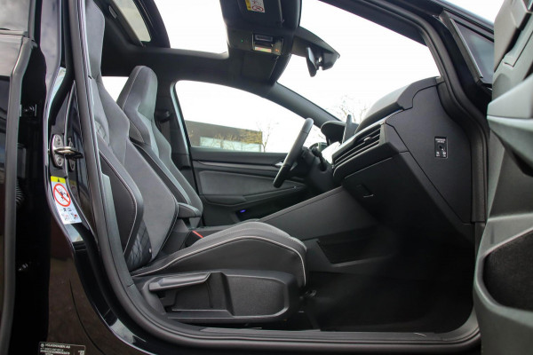 Volkswagen Golf 1.5 eTSI R-Line 150pk DSG 1e Eig|Panoramadak|Virtual Cockpit|IQ LED|Kuipstoelen|NAVI|ACC|DCC|Camera|CarPlay|18inch