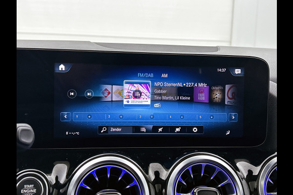 Mercedes-Benz GLA 250 e AMG Plug-In Hybride | AMG-Line IN en Exterieur | Sfeefverlichting| Chroompakket |  Navigatie | Panorama-schuifkanteldak | Stoelverwarming | 24 Maanden Mercedes-Benz Certified garantie.
