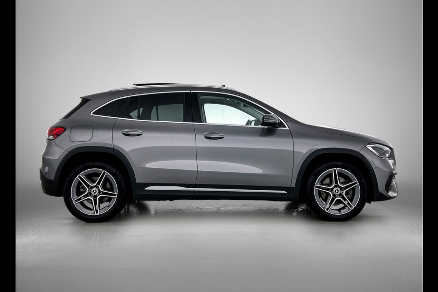 Mercedes-Benz GLA 250 e AMG Plug-In Hybride | AMG-Line IN en Exterieur | Sfeefverlichting| Chroompakket |  Navigatie | Panorama-schuifkanteldak | Stoelverwarming | 24 Maanden Mercedes-Benz Certified garantie.