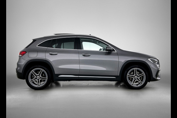Mercedes-Benz GLA 250 e AMG Plug-In Hybride | AMG-Line IN en Exterieur | Sfeefverlichting| Chroompakket |  Navigatie | Panorama-schuifkanteldak | Stoelverwarming | 24 Maanden Mercedes-Benz Certified garantie.