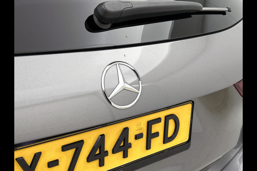 Mercedes-Benz GLA 250 e AMG Plug-In Hybride | AMG-Line IN en Exterieur | Sfeefverlichting| Chroompakket |  Navigatie | Panorama-schuifkanteldak | Stoelverwarming | 24 Maanden Mercedes-Benz Certified garantie.