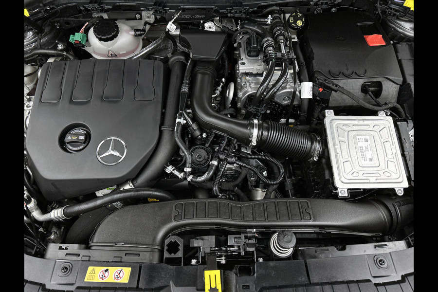 Mercedes-Benz GLA 250 e AMG Plug-In Hybride | AMG-Line IN en Exterieur | Sfeefverlichting| Chroompakket |  Navigatie | Panorama-schuifkanteldak | Stoelverwarming | 24 Maanden Mercedes-Benz Certified garantie.
