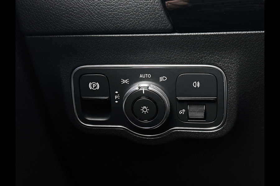 Mercedes-Benz GLA 250 e AMG Plug-In Hybride | AMG-Line IN en Exterieur | Sfeefverlichting| Chroompakket |  Navigatie | Panorama-schuifkanteldak | Stoelverwarming | 24 Maanden Mercedes-Benz Certified garantie.