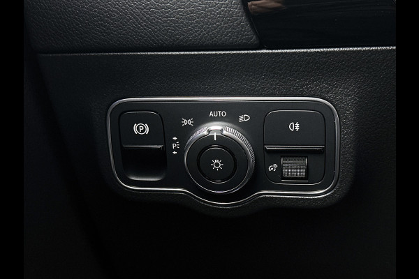 Mercedes-Benz GLA 250 e AMG Plug-In Hybride | AMG-Line IN en Exterieur | Sfeefverlichting| Chroompakket |  Navigatie | Panorama-schuifkanteldak | Stoelverwarming | 24 Maanden Mercedes-Benz Certified garantie.