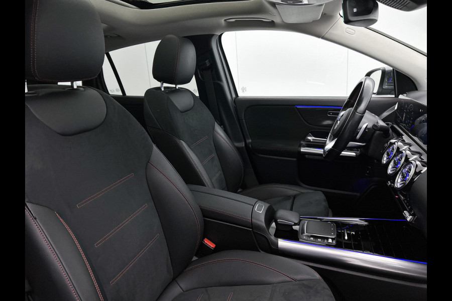 Mercedes-Benz GLA 250 e AMG Plug-In Hybride | AMG-Line IN en Exterieur | Sfeefverlichting| Chroompakket |  Navigatie | Panorama-schuifkanteldak | Stoelverwarming | 24 Maanden Mercedes-Benz Certified garantie.