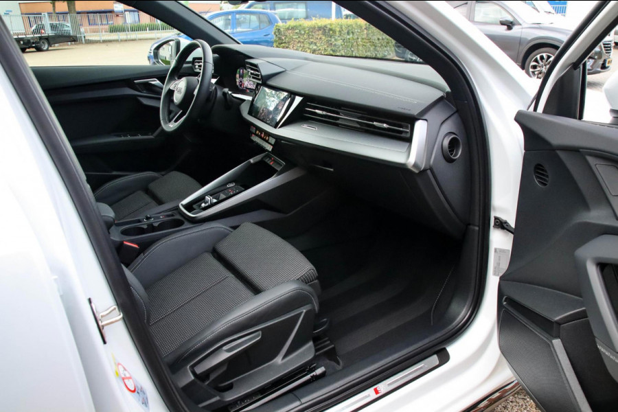 Audi A3 Sportback 35 1.5 TFSI S Edition One S-line 150pk S-Tronic Lederen kuipstoelen|Virtual Cockpit|Panoramadak|LED Matrix|Black