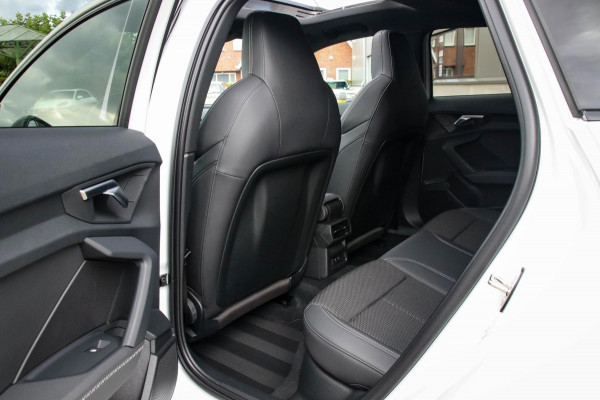 Audi A3 Sportback 35 1.5 TFSI S Edition One S-line 150pk S-Tronic Lederen kuipstoelen|Virtual Cockpit|Panoramadak|LED Matrix|Black