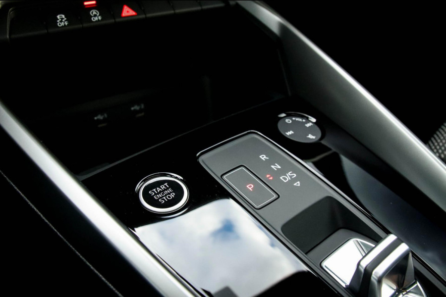 Audi A3 Sportback 35 1.5 TFSI S Edition One S-line 150pk S-Tronic Lederen kuipstoelen|Virtual Cockpit|Panoramadak|LED Matrix|Black