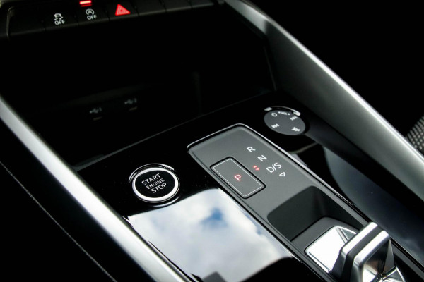 Audi A3 Sportback 35 1.5 TFSI S Edition One S-line 150pk S-Tronic Lederen kuipstoelen|Virtual Cockpit|Panoramadak|LED Matrix|Black