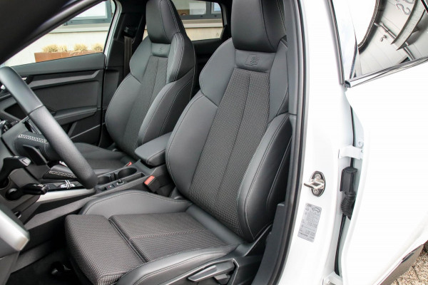 Audi A3 Sportback 35 1.5 TFSI S Edition One S-line 150pk S-Tronic Lederen kuipstoelen|Virtual Cockpit|Panoramadak|LED Matrix|Black