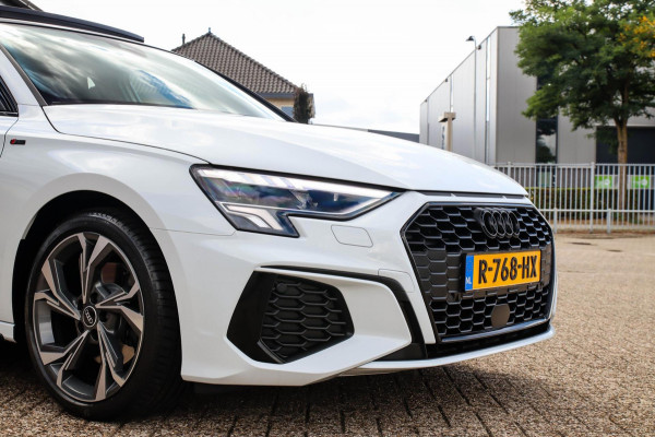Audi A3 Sportback 35 1.5 TFSI S Edition One S-line 150pk S-Tronic Lederen kuipstoelen|Virtual Cockpit|Panoramadak|LED Matrix|Black