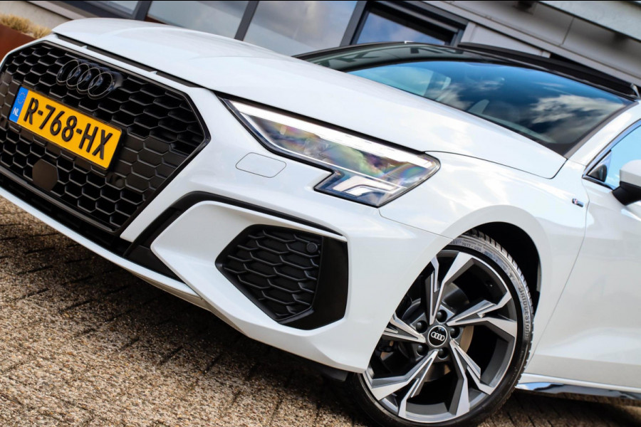 Audi A3 Sportback 35 1.5 TFSI S Edition One S-line 150pk S-Tronic Lederen kuipstoelen|Virtual Cockpit|Panoramadak|LED Matrix|Black