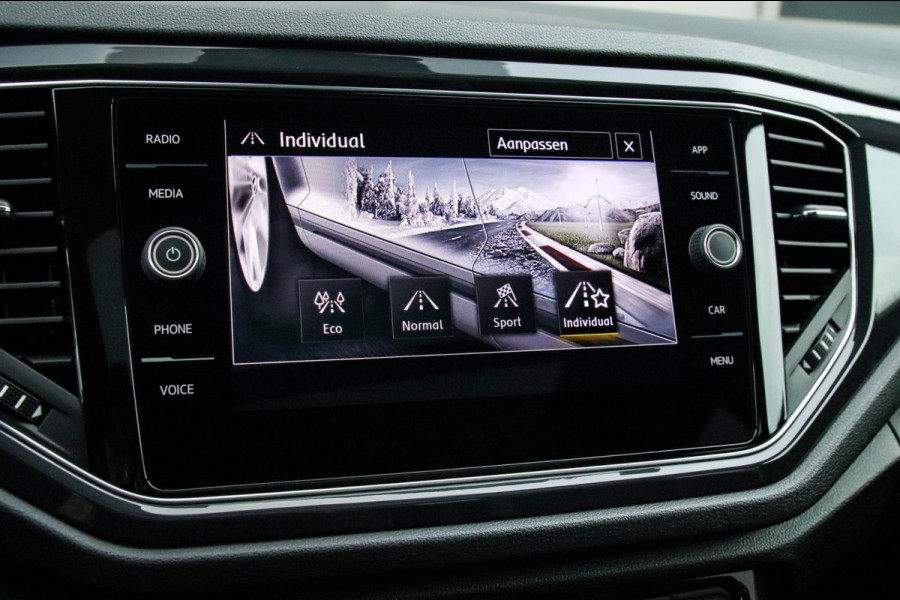 Volkswagen T-Roc 2.0TSI 4Motion Sport 190pk DSG! 1e|DLR|Panoramadak|Virtual Cockpit|LED Plus|Sportstoelen|PDC|CarPlay|Beats|18inch