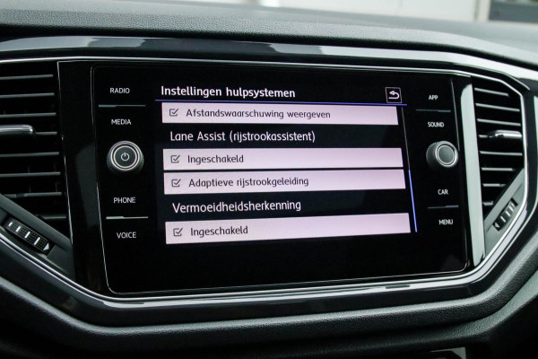 Volkswagen T-Roc 2.0TSI 4Motion Sport 190pk DSG! 1e|DLR|Panoramadak|Virtual Cockpit|LED Plus|Sportstoelen|PDC|CarPlay|Beats|18inch