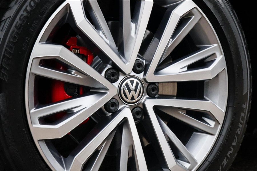 Volkswagen T-Roc 2.0TSI 4Motion Sport 190pk DSG! 1e|DLR|Panoramadak|Virtual Cockpit|LED Plus|Sportstoelen|PDC|CarPlay|Beats|18inch