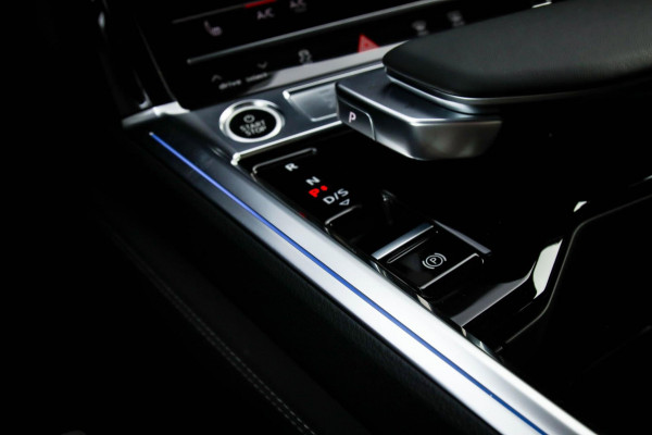 Audi e-tron Sportback 55 Quattro S Edition Pro Line S S-Line 408pk 12%|1e|NL|DLR|Panoramadak|Virtual Cockpit|Luchtvering|360|Black