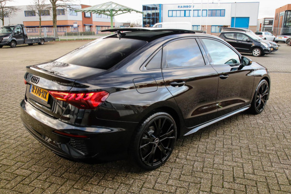 Audi A3 Limousine 35 1.5 TFSI S Edition One S-line 150pk S-Tronic Lederen kuipstoelen|Virtual Cockpit|Panoramadak|LED Matrix|Black