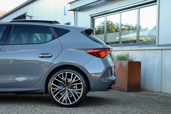 CUPRA Leon 1.4 e-Hybrid VZ Copper Edition 245pk DSG! 1e|Panoramadak|Virtual Cockpit|LED Matrix|Kuipstoelen elektrisch|NAVI|Camera