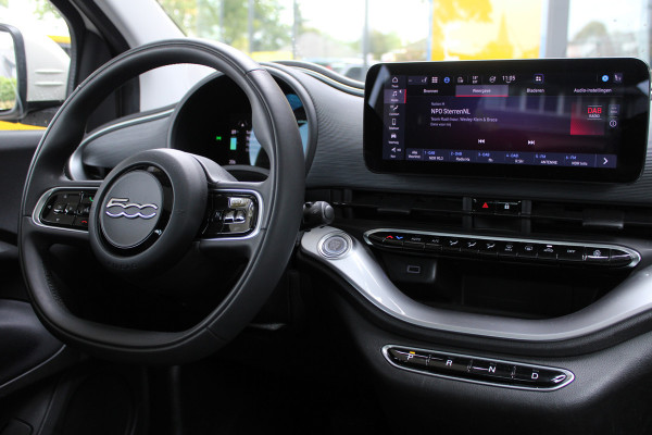 Fiat 500E Icon 42 kWh | Panoramadak | Parkeersensoren | Achteruitrijcamera | Airco