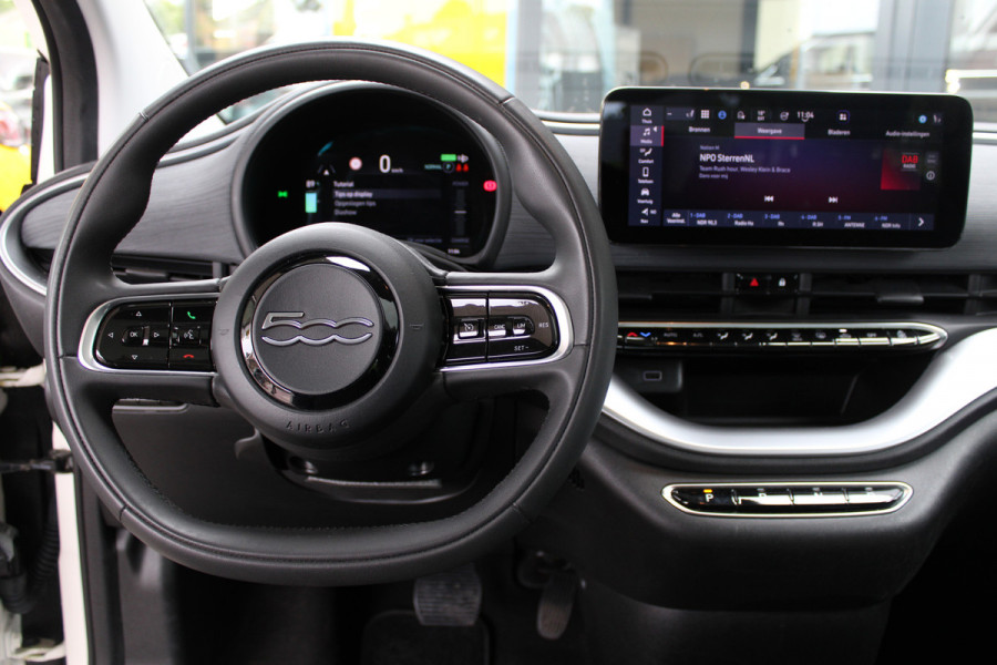 Fiat 500E Icon 42 kWh | Panoramadak | Parkeersensoren | Achteruitrijcamera | Airco