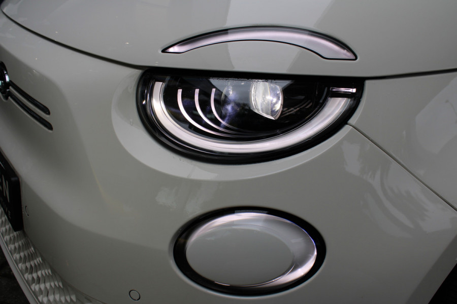 Fiat 500E Icon 42 kWh | Panoramadak | Parkeersensoren | Achteruitrijcamera | Airco