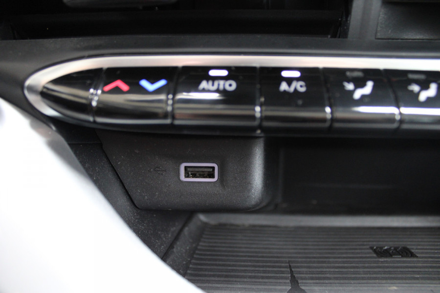 Fiat 500E Icon 42 kWh | Panoramadak | Parkeersensoren | Achteruitrijcamera | Airco