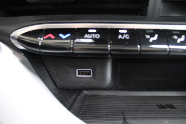 Fiat 500E Icon 42 kWh | Panoramadak | Parkeersensoren | Achteruitrijcamera | Airco
