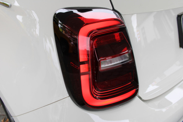 Fiat 500E Icon 42 kWh | Panoramadak | Parkeersensoren | Achteruitrijcamera | Airco