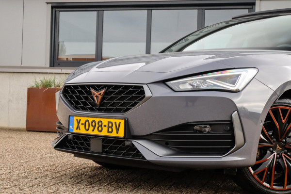 CUPRA Leon 1.4 e-Hybrid VZ Copper Edition 245pk DSG! 1e|Panoramadak|Virtual Cockpit|LED Matrix|Kuipstoelen elektrisch|NAVI|Camera