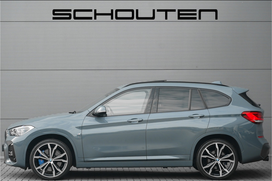 BMW X1 xDrive25i High Executive M-Sport Pano Trekhaak H/K Shadow Stuurverw 20"