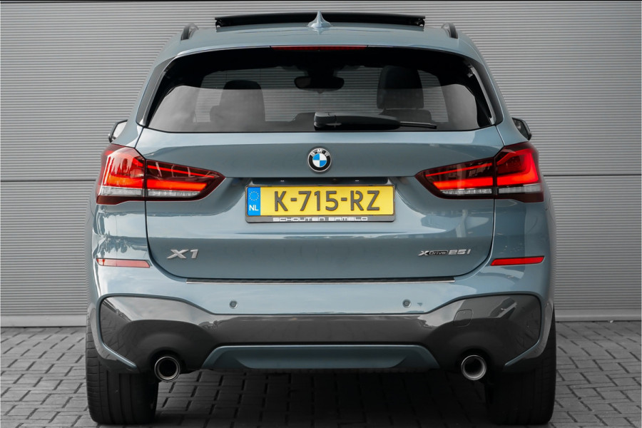 BMW X1 xDrive25i High Executive M-Sport Pano Trekhaak H/K Shadow Stuurverw 20"
