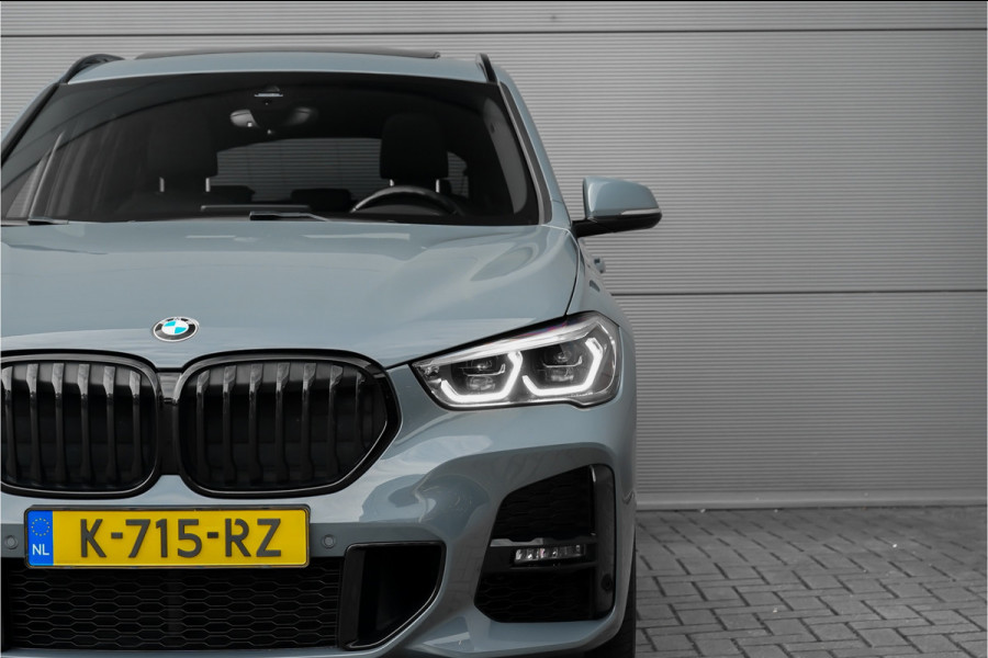 BMW X1 xDrive25i High Executive M-Sport Pano Trekhaak H/K Shadow Stuurverw 20"