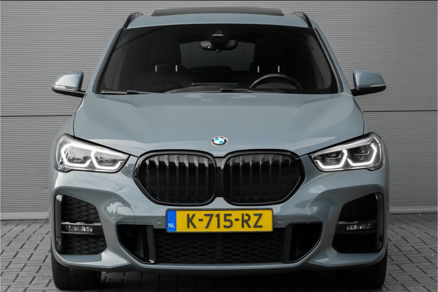 BMW X1 xDrive25i High Executive M-Sport Pano Trekhaak H/K Shadow Stuurverw 20"