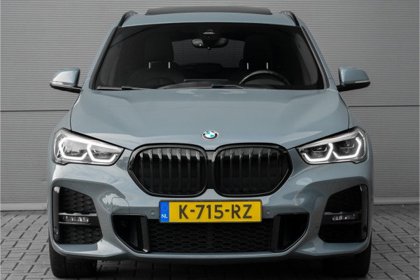 BMW X1 xDrive25i High Executive M-Sport Pano Trekhaak H/K Shadow Stuurverw 20"