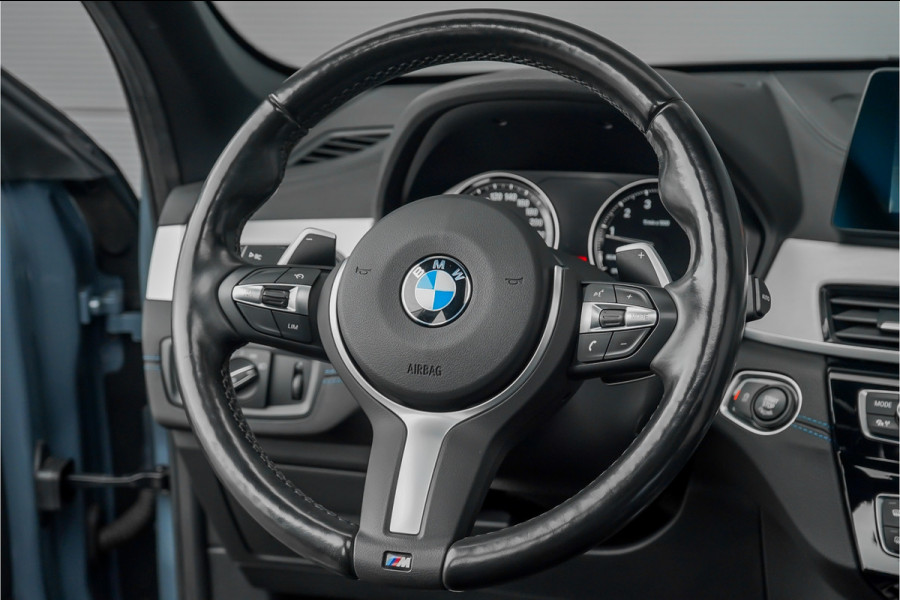 BMW X1 xDrive25i High Executive M-Sport Pano Trekhaak H/K Shadow Stuurverw 20"