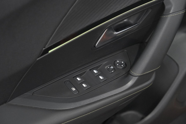 Peugeot e-2008 EV GT 50 kWh | 11 KW Lader | 96,3% SOH | Adaptieve Cruise Control | Dodehoekdetectie | Stoelverwarming | Navigatie