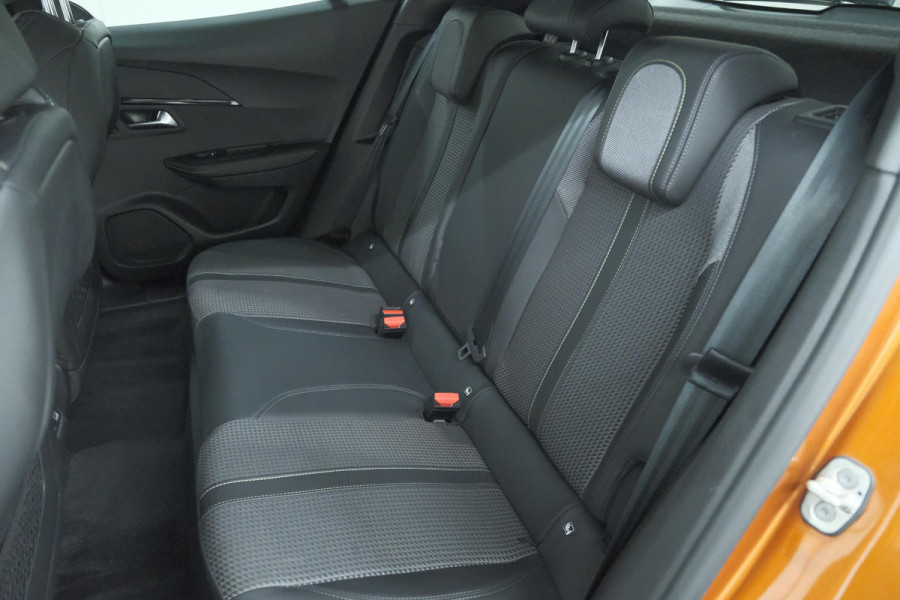 Peugeot e-2008 EV GT 50 kWh | 11 KW Lader | 96,3% SOH | Adaptieve Cruise Control | Dodehoekdetectie | Stoelverwarming | Navigatie