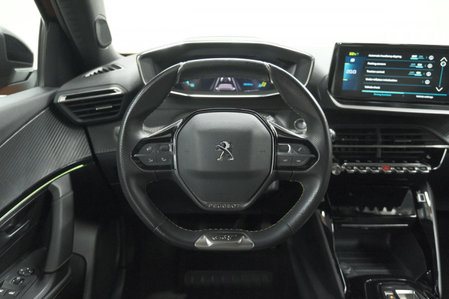Peugeot e-2008 EV GT 50 kWh | 11 KW Lader | 96,3% SOH | Adaptieve Cruise Control | Dodehoekdetectie | Stoelverwarming | Navigatie