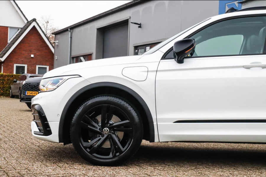 Volkswagen Tiguan 1.4 TSI eHybrid R-Line Business DSG 245pk Panoramadak|Virtual Cockpit|IQ LED Plus|NAVI|ACC|Black|19inch|Trekhaak
