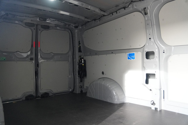Ford Transit Custom 320 2.0 TDCI L2H1 Limited 170pk - Trekhaak - ACC - Blindspot - Stoel/Stuurverwarming - Sidesteps - Rijklaar