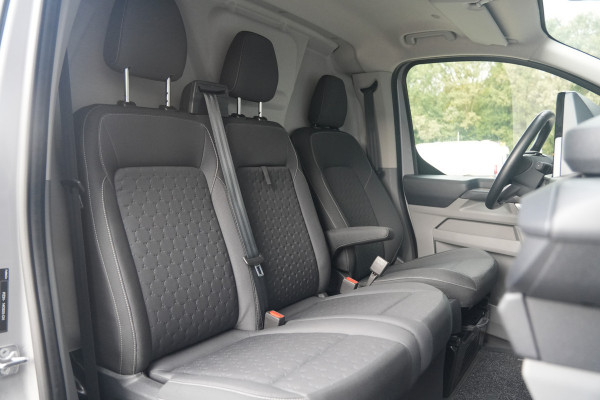 Ford Transit Custom 320 2.0 TDCI L2H1 Limited 170pk - Trekhaak - ACC - Blindspot - Stoel/Stuurverwarming - Sidesteps - Rijklaar