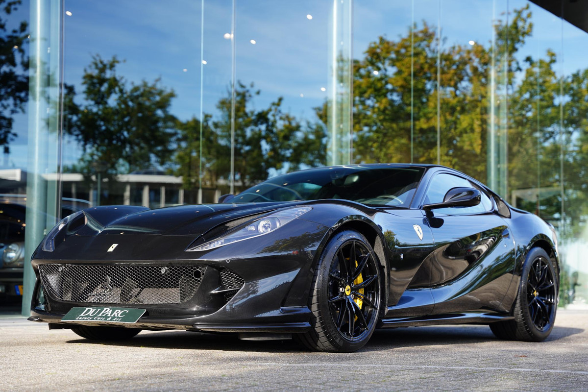 Ferrari 812 6.5 V12 Superfast HELE / Carbon / Lift / Passenger Display / Leder Nero
