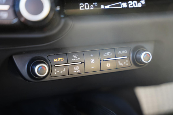 Ferrari 812 6.5 V12 Superfast HELE / Carbon / Lift / Passenger Display / Leder Nero