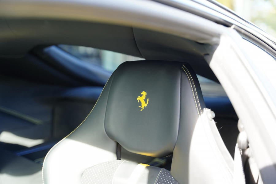 Ferrari 812 6.5 V12 Superfast HELE / Carbon / Lift / Passenger Display / Leder Nero