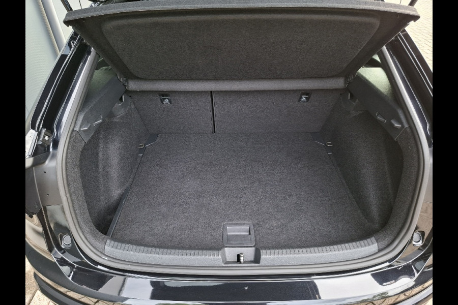 Volkswagen Taigo 1.0 TSI R-Line AUTOMAAT * 34.000KM! * Navigatiesysteem * Panoramadak*